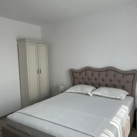 Ira Apartament